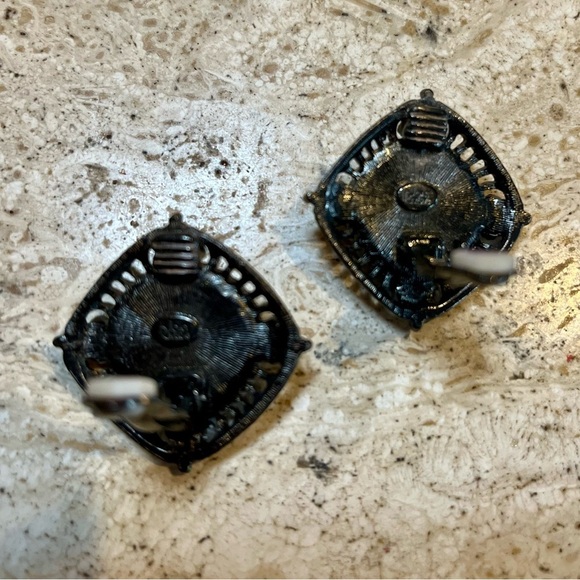 Joan Rivers Cameo Earrings - Picture 3 of 3